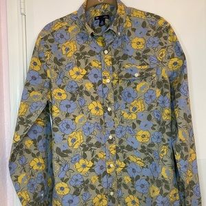 Gap sim fit floral long sleeve shirt.